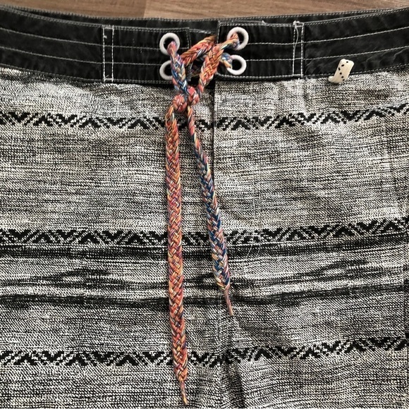 3RD& ARMY Gray White Board Shorts Swim Trunks Men Size 38 - Picture 9 of 9